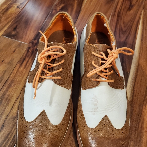 Buks Men\'s 12 Lace-up Wingedtips